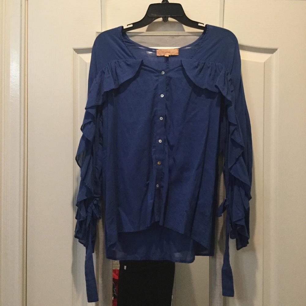 Cute ruffled top